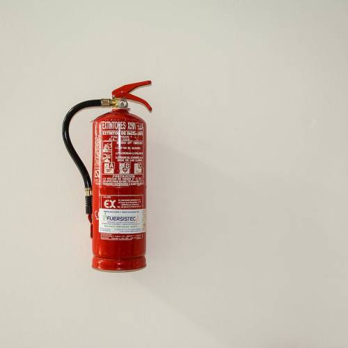 Consigne incendie : qui est concerné, et que faut-il y mettre ?